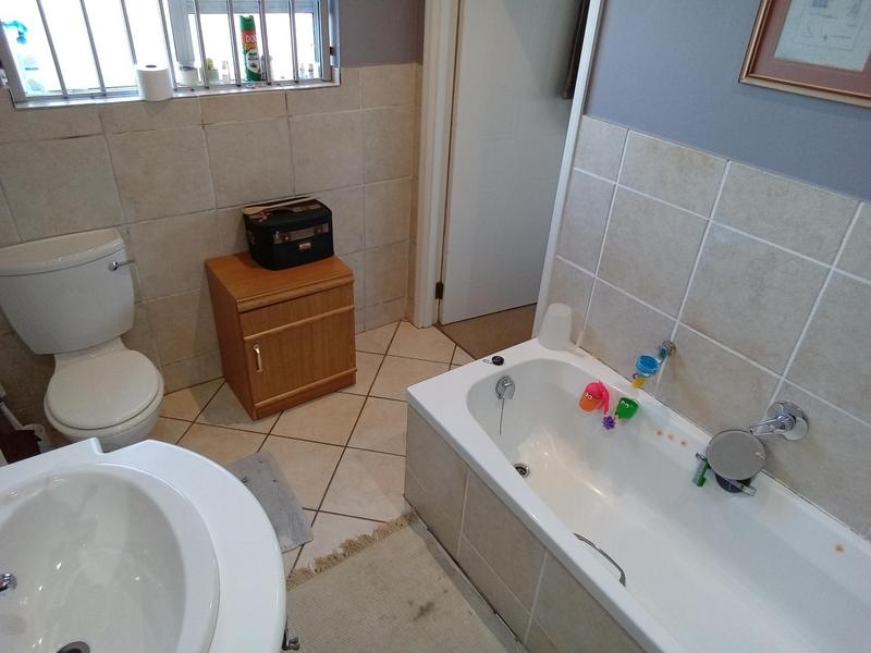 3 Bedroom Property for Sale in Boggomsbaai Western Cape